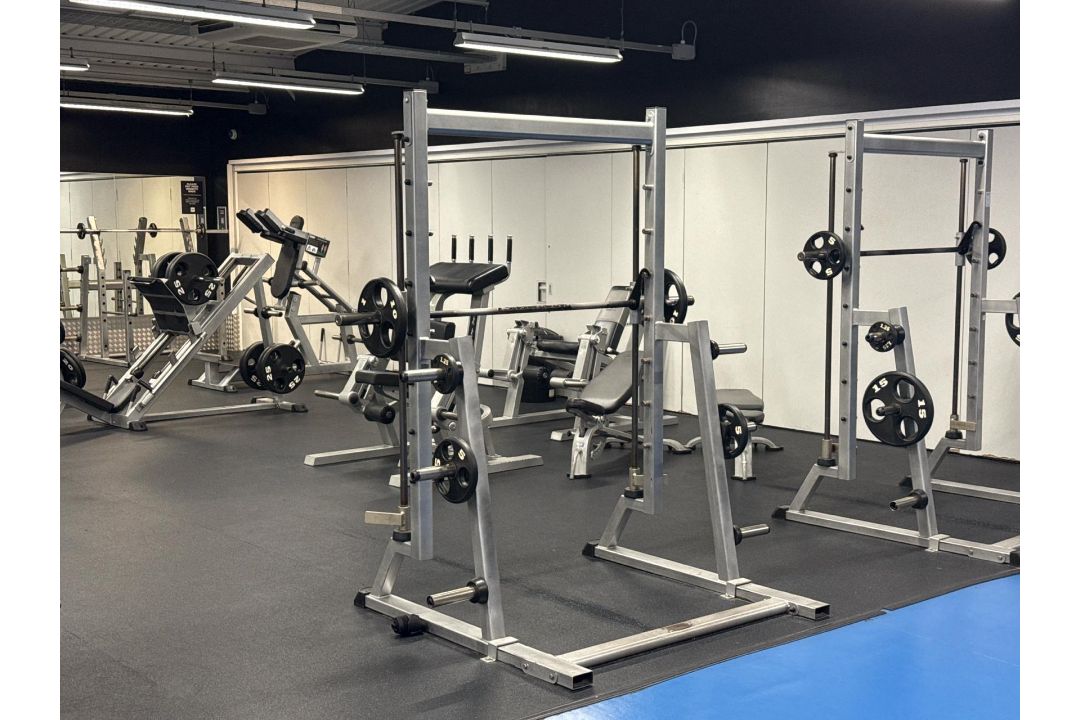 Plate Loaded Smith Machine Plates not included – H216cm x W160cm x D140cm – Untested - Image 1 of 5