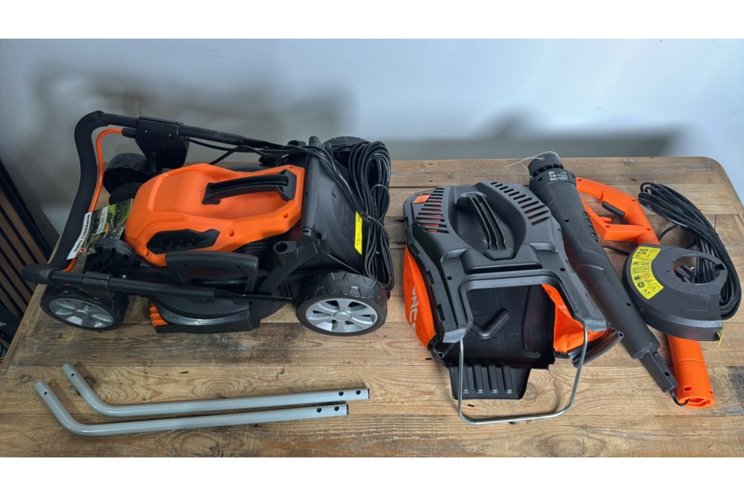Yardforce EM U32 & ET U24 Lawnmower And Strimmer Set - Image 12 of 13