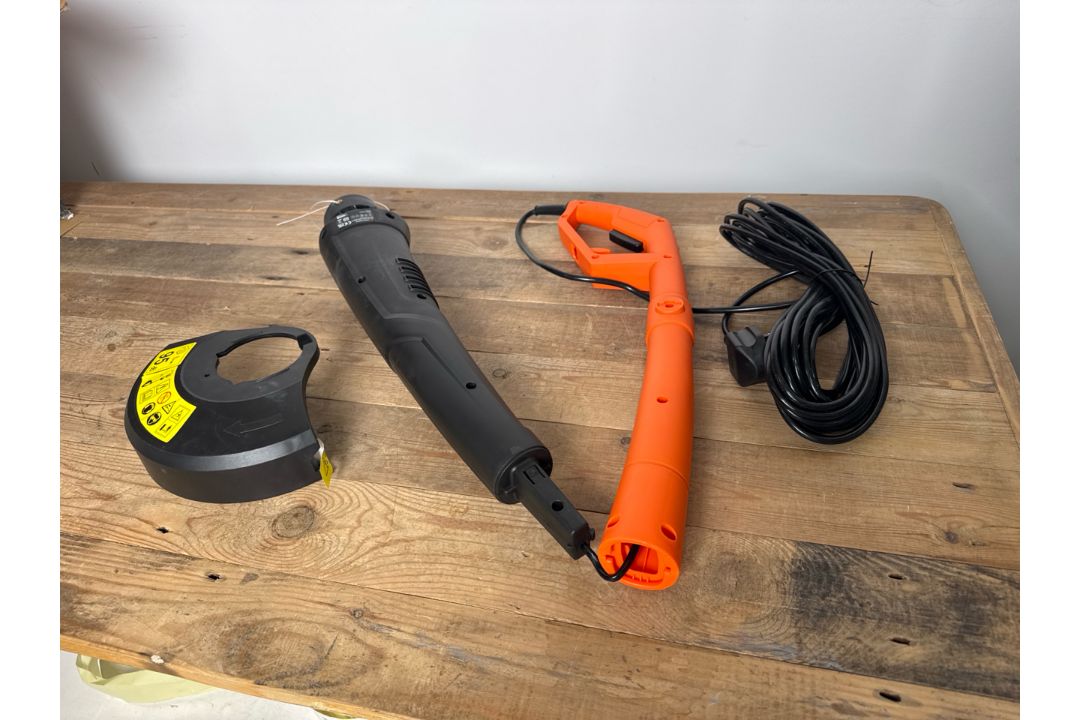 Yardforce EM U32 & ET U24 Lawnmower And Strimmer Set - Image 11 of 13