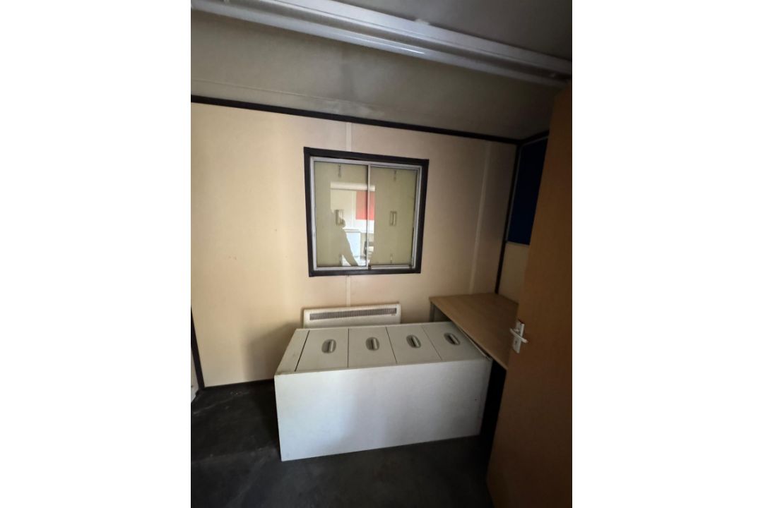 26ft Static Welfare Cabin With Generator, Toilet, Canteen, Office - Image 15 of 16