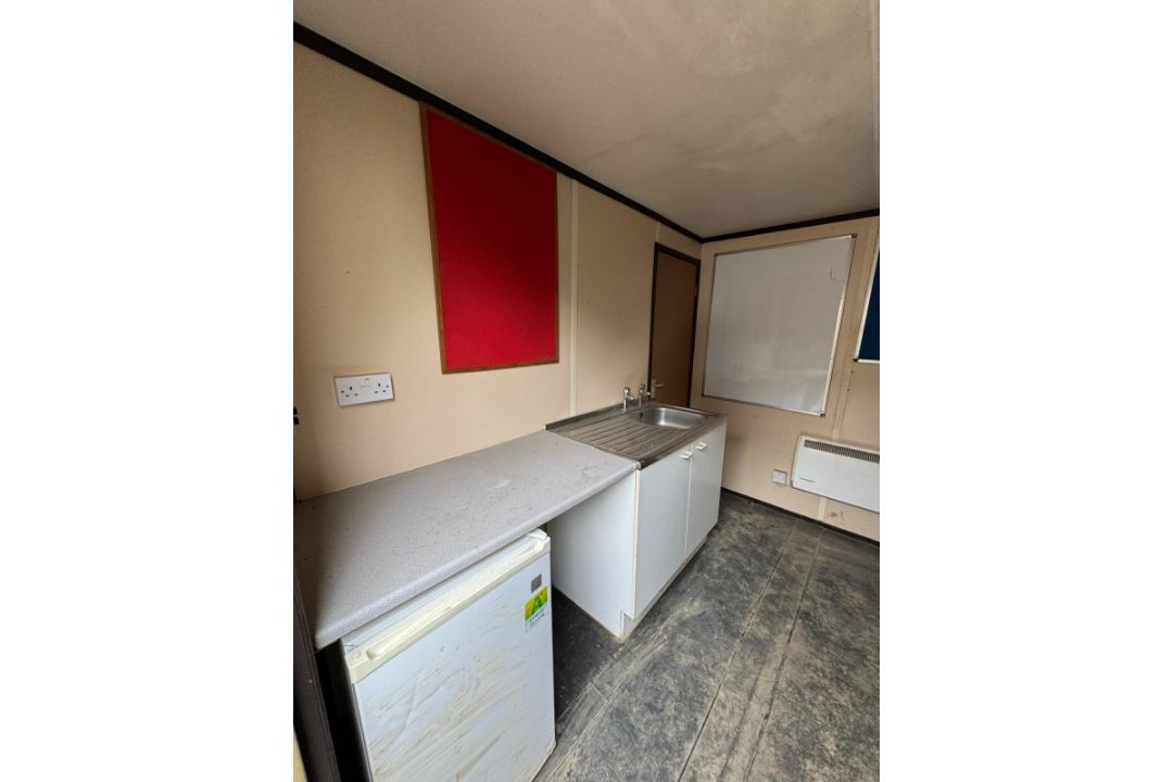 26ft Static Welfare Cabin With Generator, Toilet, Canteen, Office - Image 8 of 16