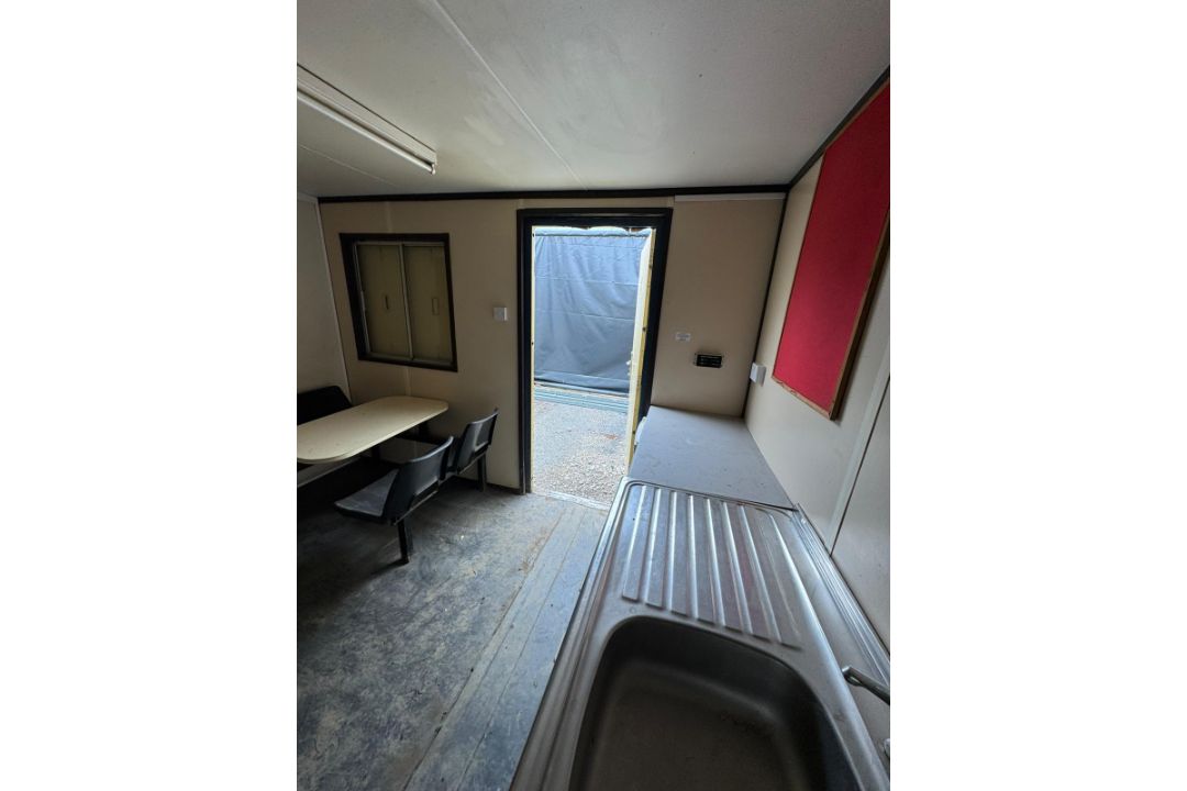 26ft Static Welfare Cabin With Generator, Toilet, Canteen, Office - Image 5 of 16