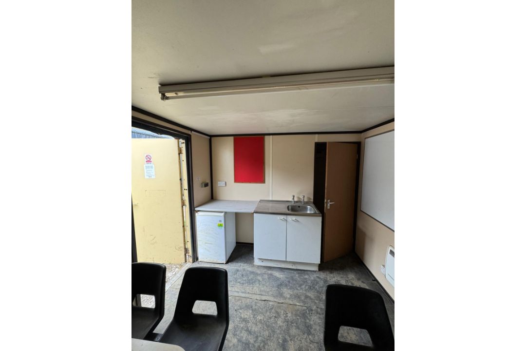 26ft Static Welfare Cabin With Generator, Toilet, Canteen, Office - Image 14 of 16