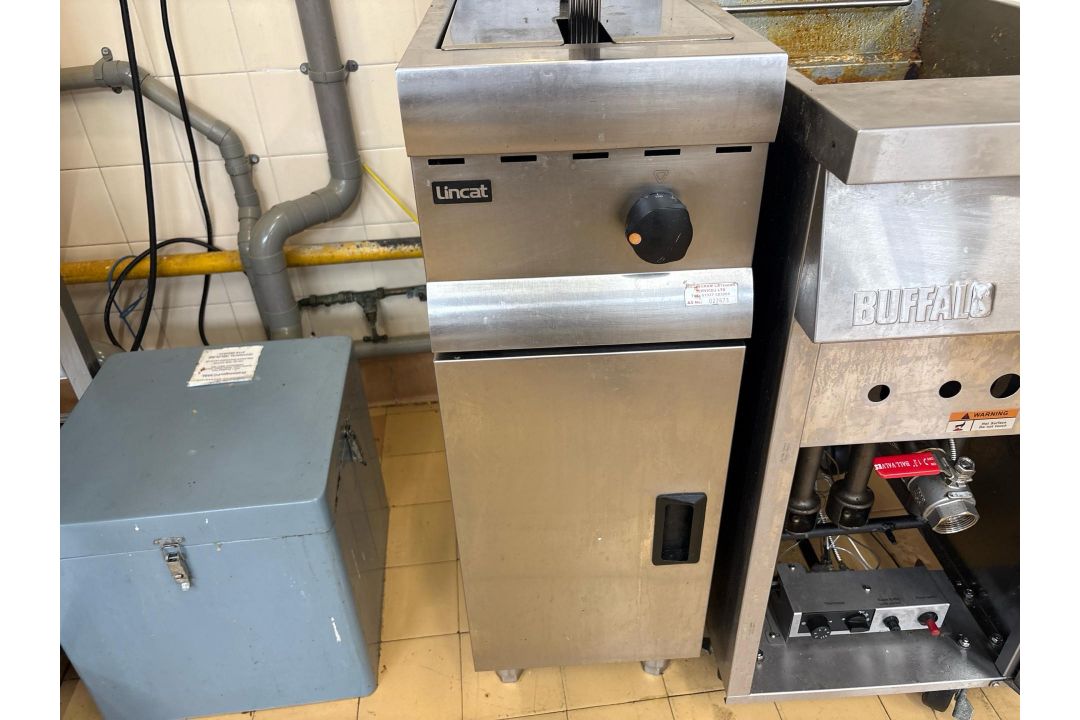 Lincat Single Basket Gas Fryer NO RESERVE - Image 3 of 8