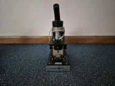 Microscope
