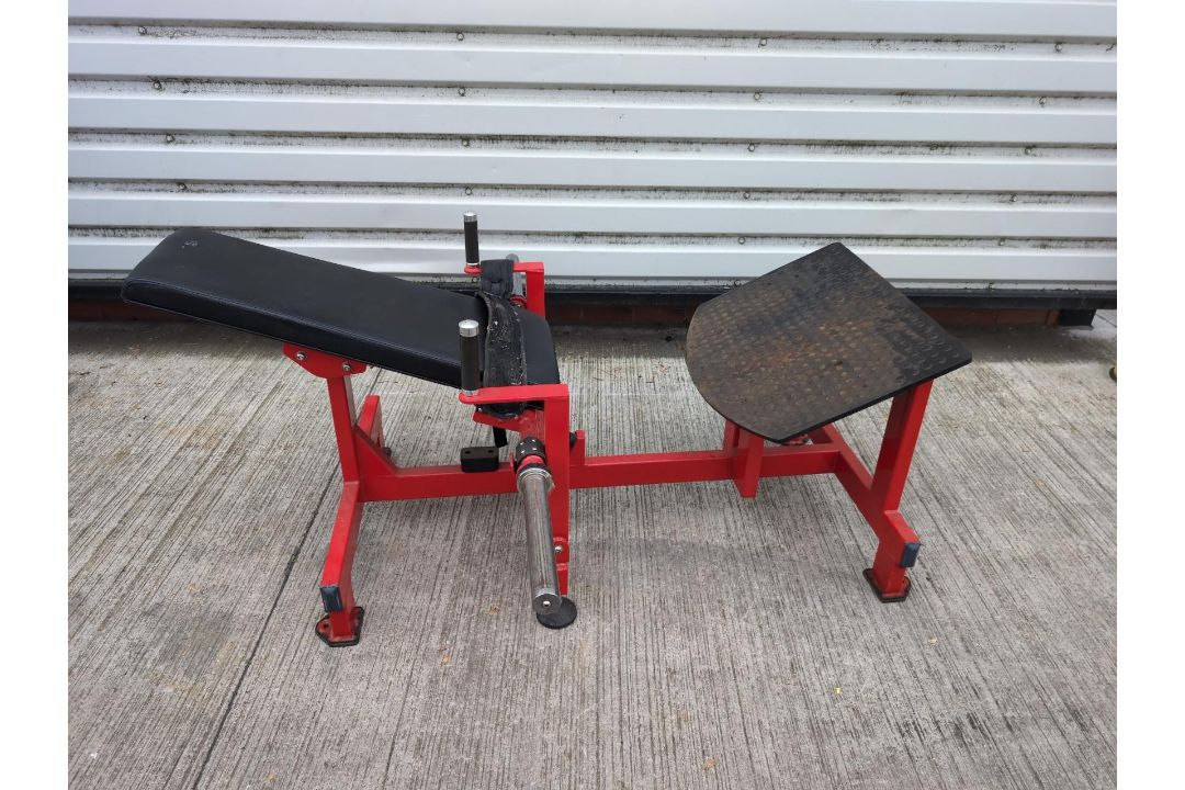 Plate-Loaded Hip Thrust MachineWeight Plates not includedApproximate ...