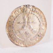 Antike silberne Medaille mit Resten von Vergoldung aus dem Jahr 1638. Aus einer Fassung gelöst. Vor