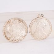 2x "Maria Theresia" - Taler, 1x mit angelöteter Trageöse, zusammen ca. 57g.