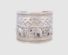 Breites Silber Armband mit Elefanten Motive, Sterlingsilber 925/- gest., Breite 5,1 cm, Gewicht 70 