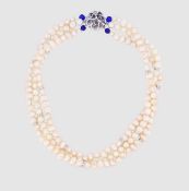 3- reihiges Perlen Collier mit einer Silber Steckschließe 835/- gest., ca. Länge 43 cm, Gewicht 108