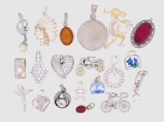 Konvolut div. Silber Anhänger, Gewicht 47 Gramm, unterschiedliches Silber