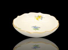 Meissen kleine Schale mit Streublumenmalerei, 1. Wahl