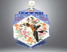 Japanische Porzellan-Deckeldose, Meiji-Zeit (ca. 1880-1900), wohl Kutani/Imari