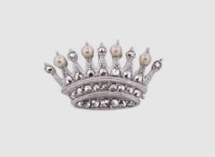 Markasiten Brosche in Form einer Krone, Silber 835/- gest., Krone mit 4 Perlen, 2,6 x 1,5 cm, Gewic