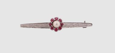 Stabbrosche mit Perle und Rubine, Silber 925/- gest., Länge 4,8 cm, Gewicht 3,5 Gramm