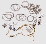 Konvolut Modeschmuck, Ohrringe, Ketten und Ringe
