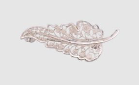 Kleine filigrane Blattbrosche, Silber 835/- gest., 3,5 cm, Gewicht 2,0 Gramm