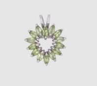 Harry Ivens Schmuck Anhänger mit Peridots, Sterlingsilber 925/- gest., 2,3 x 1,8 cm, Gewicht 3,3 Gr