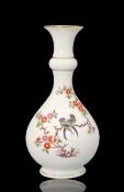 Meissen Vase mit Vogel- und Blütendekor, 1. Wahl