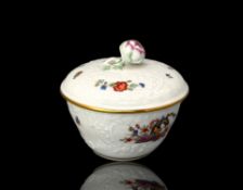 Meissen, kleine Deckeldose mit Indischer Malerei / Kakiemon-Dekor