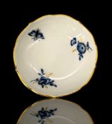 Meissen, kleine Schale mit kobaltblauem Blumendekor, 1.Wahl
