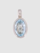 Ovaler Kettenanhänger mit einem Topas, Sterlingsilber 925/- gest., Länge 2,0 cm, Gewicht 2,5 Gramm