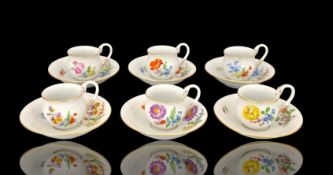 Meissen Konvolut von 6 Mokkatassen mit Untertassen, Streublumenmalerei