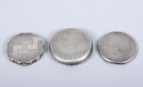 Drei Puderdöschen Silber, u.a. 925 und