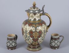 Henkelkrug und zwei Becher Krug mit