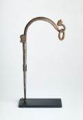 A MUGHAL IRON FALCONRY PERCH, NORTHERN INDIA, CIRCA 18TH CENTURY
