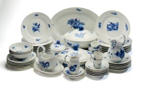 A ROYAL COPENHAGEN PORCELAIN PART DINNER SERVICE, LATER 20TH CENTURY