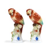 A PAIR OF HEREND PORCELAIN PARROTS, LATE 20TH CENTURY