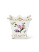 A MEISSEN PORCELAIN VASE, CIRCA 1755