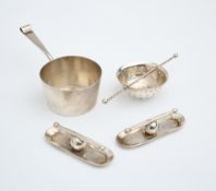 A SMALL VICTORIAN SILVER BRANDY WARMER IN THE MANNER OF CHRISTOPHER DRESSER, HUKIN & HEATH,