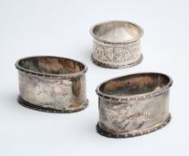 A PAIR OF GEORGE V SILVER NAPKIN RINGS, LEE & WIGFULL, SHEFFIELD, 1925