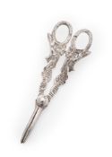 A PAIR OF SILVER GRAPE SCISSORS, ISRAEL FREEMAN & SON LTD., SHEFFIELD, 1964