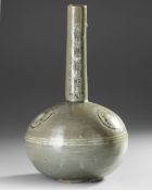 A KOREAN BOTTLE VASE, GORYEO DYNASTY (918-1392)
