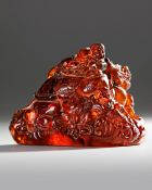 AN AMBER BOULDER CARVING, CHINA, QING DYNASTY (1644-1912)