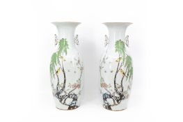 A pair of Chinese Qianjiang porcelain vases with birds on branches (H: 58,5 cm)