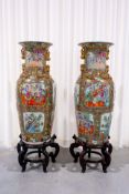 A lot of two large 20th-century Chinese Canton-style decorated porcelain vases