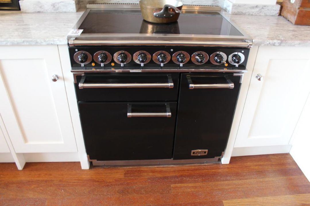 Falcon 900DL Electric Range Oven With 5 Position Induction Hob S/N 8180016008 (Location: Blackheath. - Image 1 of 5