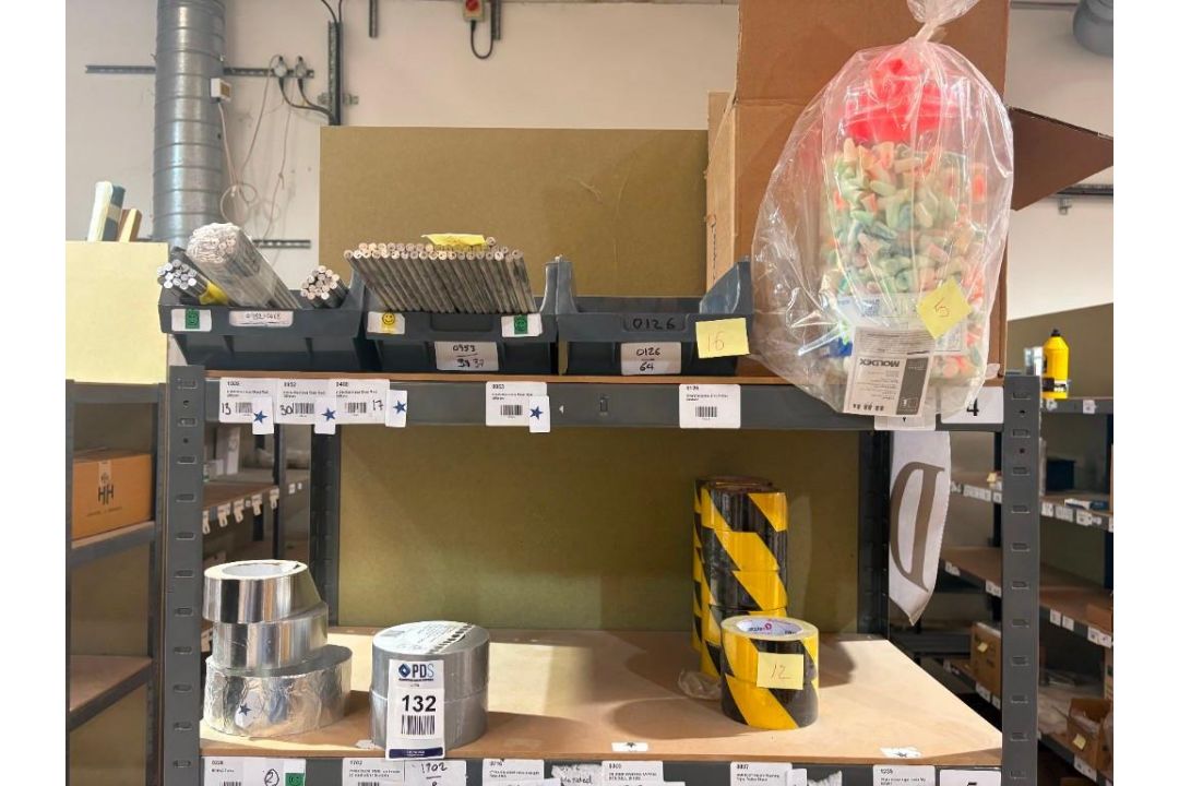 Contents of End Bay Comprising Quantity of 8mm Dia Stainless Steel Rod in Various Lengths, Zinc Stre - Image 2 of 6