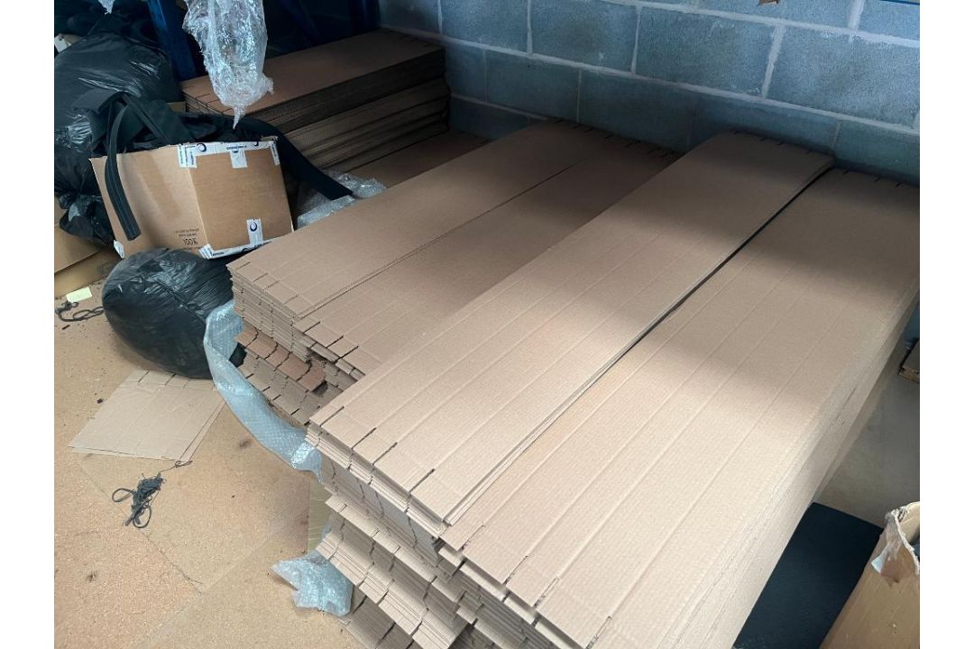 3 Bays of Pallet Racking & Contents (Location: Worksop. Please Refer to Important Information) - Image 4 of 8