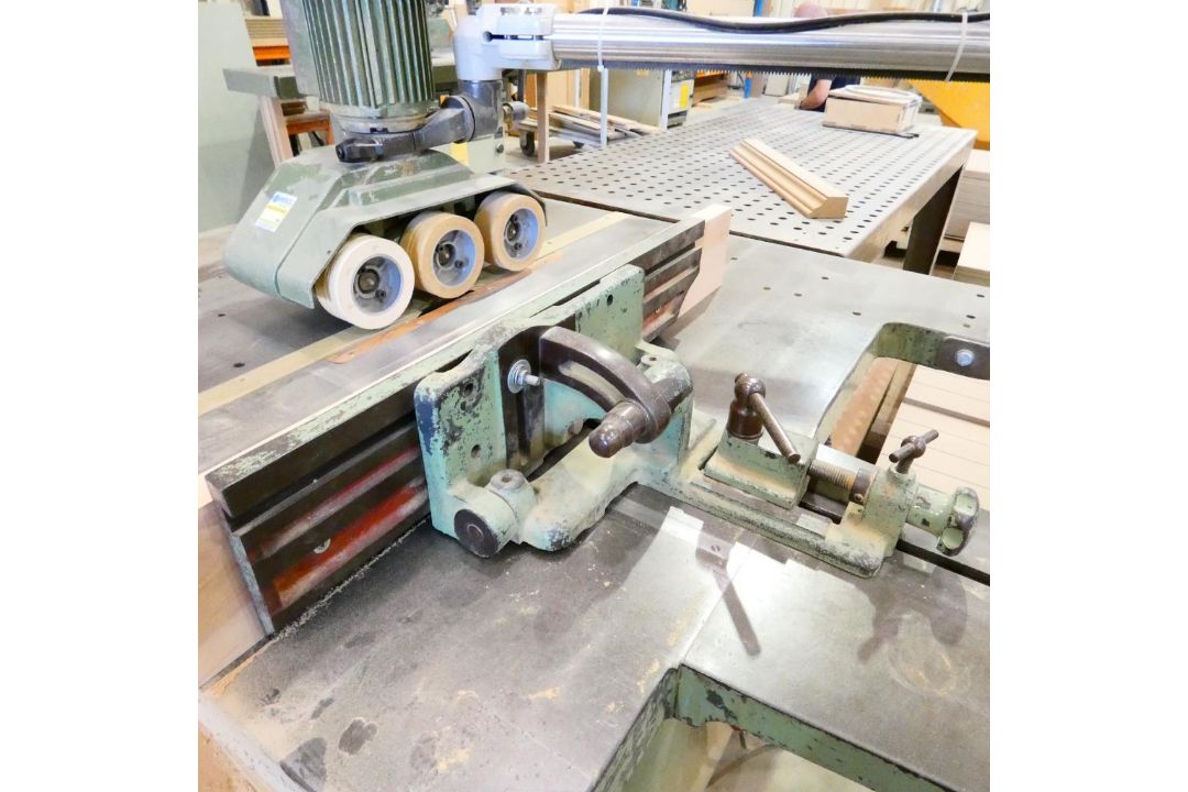 Wadkin Table Saw with Europa V4 Power Feed (Location: Wantage. Please Refer to Important Information - Image 4 of 6