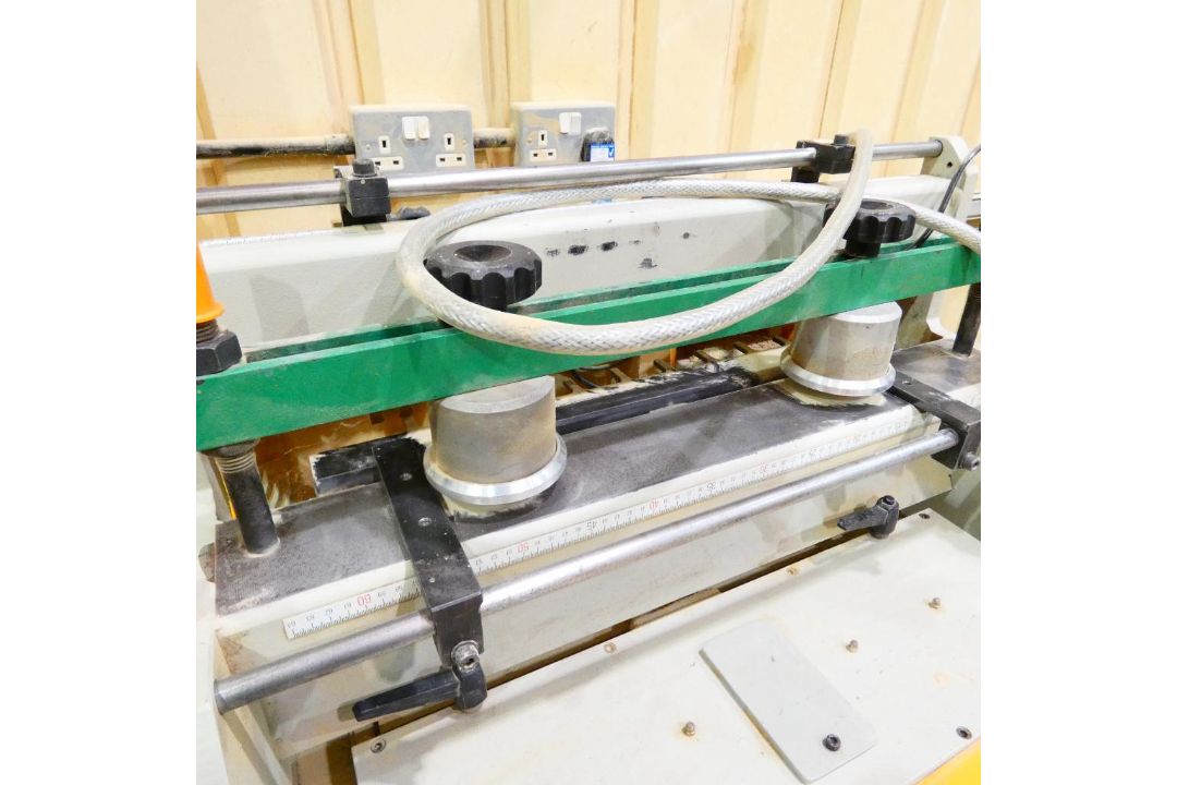 OMEC 750 Dovetail Milling Machine (1998), Serial Number 380228 (Location: Wantage. Please Refer to I - Image 4 of 6