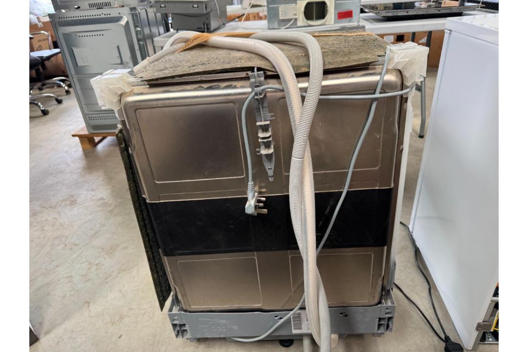 Bosch Series 2 Ex-Display Integrated Dishwasher 60cm, Model Number SMV2HAX02G, Serial Number 2307254 - Image 3 of 4
