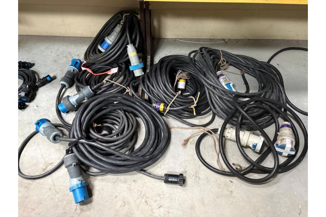 Quantity of Kettle Leads, 4 16a > 13a Jumper & Quantity of Single-Phase Cable - Image 1 of 5