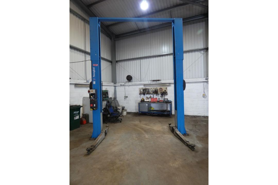 Ravaglioli KPH370.42K/LIK 2-Post High Vehicle Lift (2017), Capacity 4200kg, Serial Number 10295922 ( - Image 1 of 7