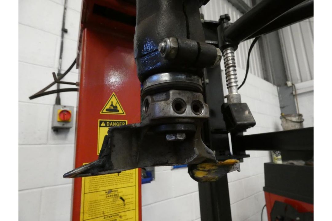 Hoffman Megaplan Tornado Tyre Changer (2020), Serial Number 9312910906459, Single Phase (Location: P - Image 5 of 11