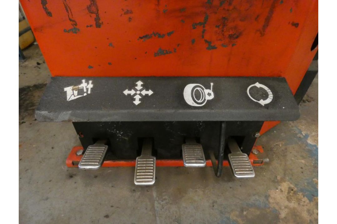 Hoffman Megaplan Tornado Tyre Changer (2020), Serial Number 9312910906459, Single Phase (Location: P - Image 6 of 11